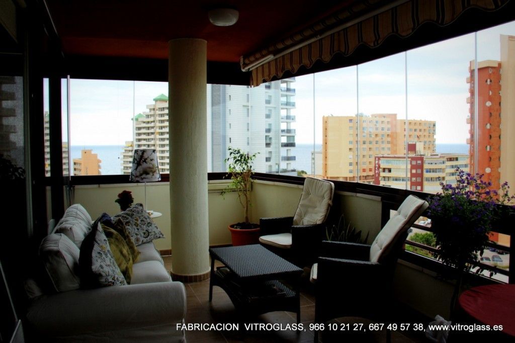 Cerramiento sin perfil calpe coral bech